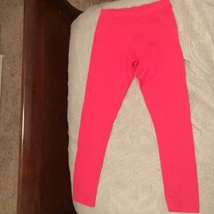 Hi I’m selling a pair of pink leggings.